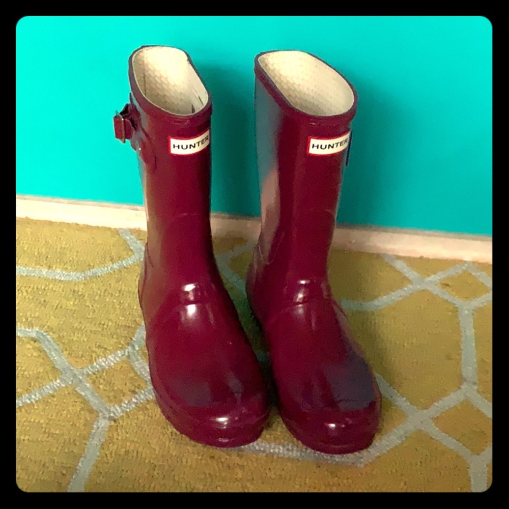 Red Hunter wellies w/ 2 pairs Hunter socks